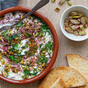 Glutenfri dipp med cornichons och sumak